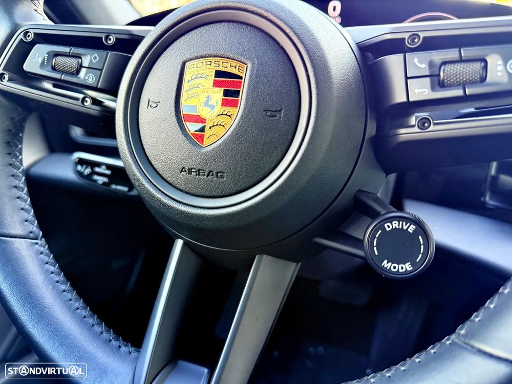 Porsche Taycan Cross Turismo 4 - 14