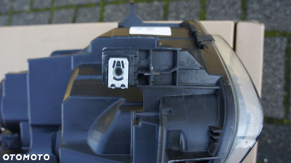 PRZEDNIA LEWA PRAWA LAMPA DACIA DUSTER II - 12