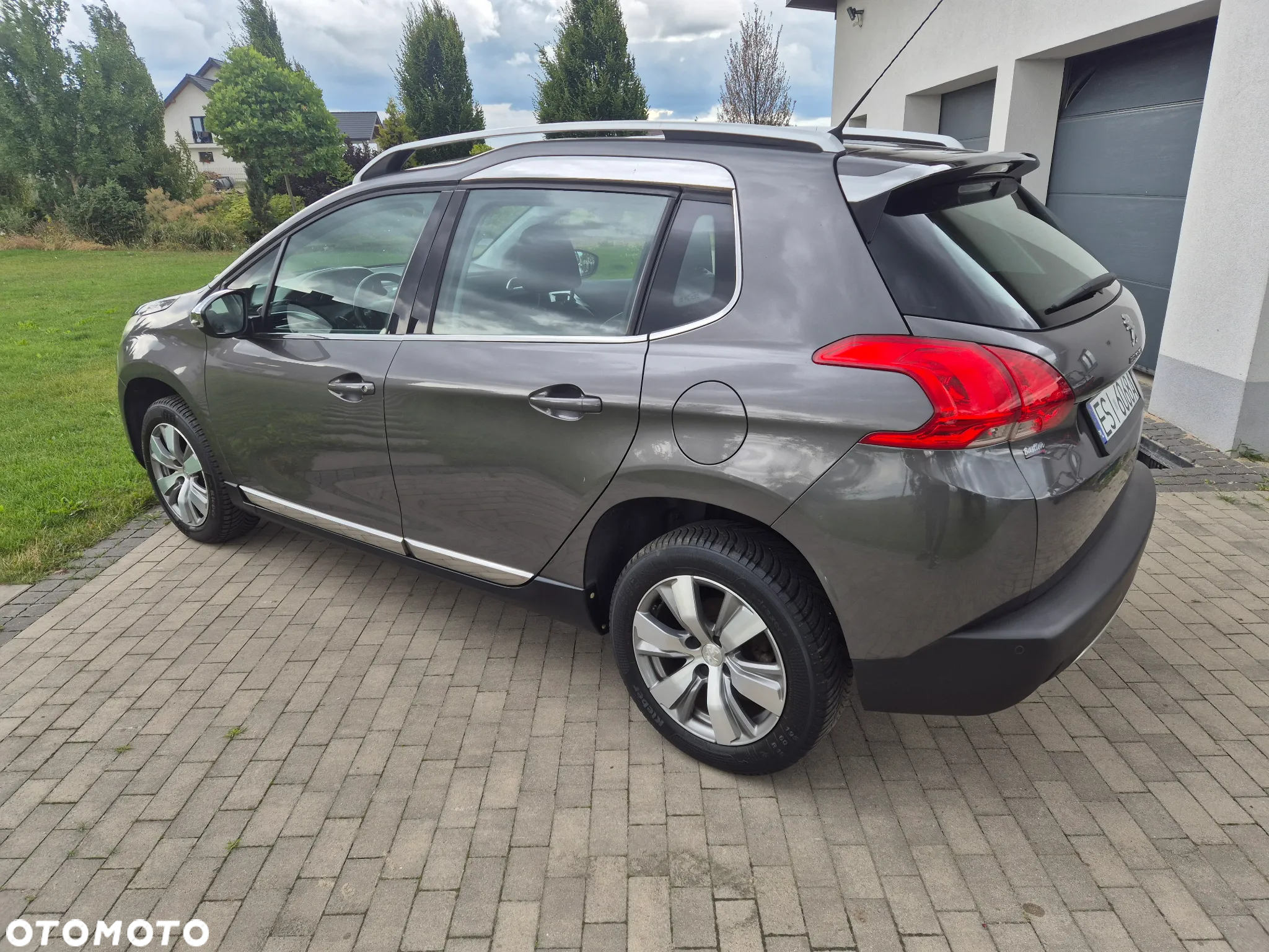Peugeot 2008 1.2 Pure Tech Allure S&S - 8