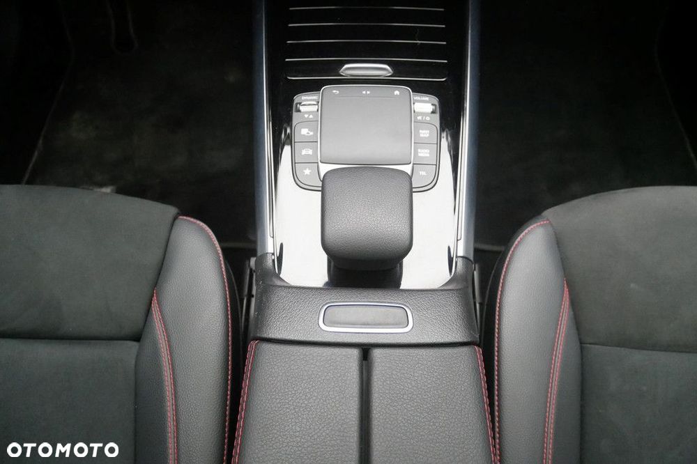 Mercedes-Benz GLA - 11