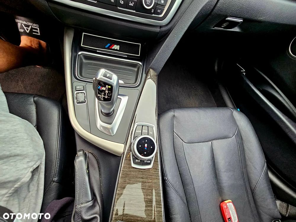 BMW Seria 3 328i xDrive Sport Line - 31