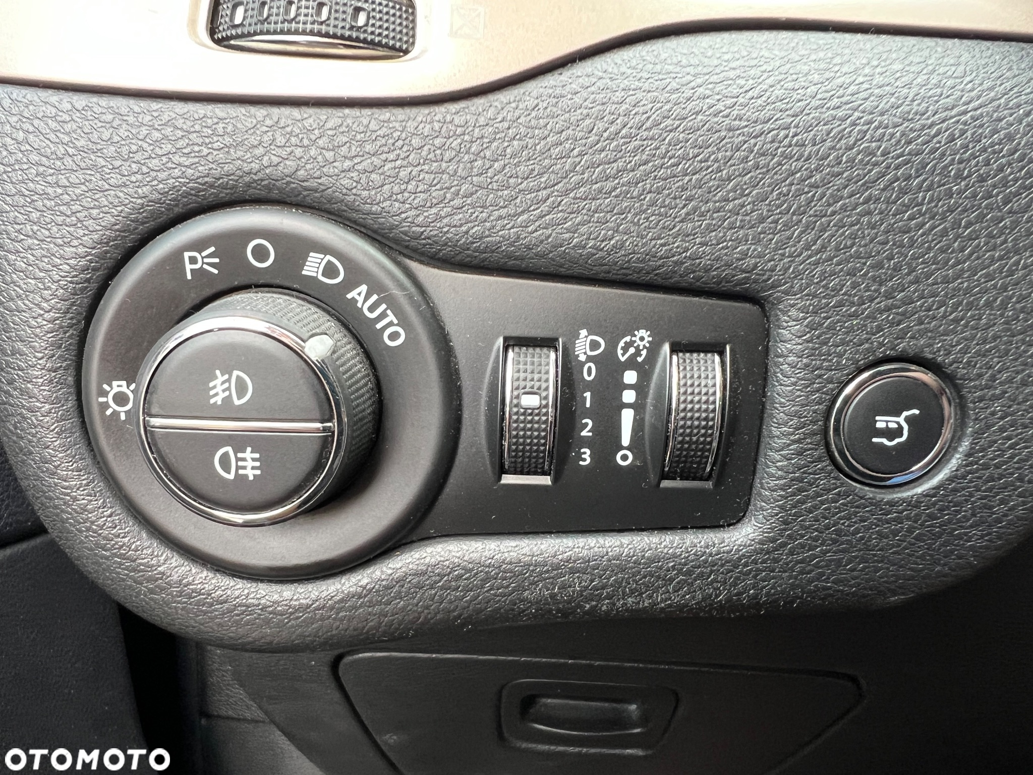 Jeep Cherokee 2.0 MJD Active Drive I Longitude - 35
