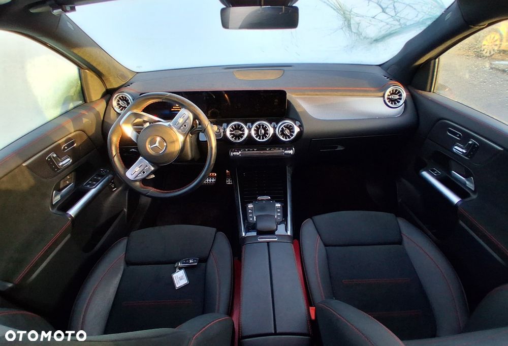 Mercedes-Benz EQA 300 66.5kWh 4-Matic AMG Line - 4