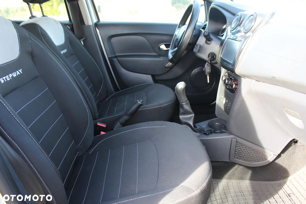 Dacia Sandero dCi 90 Laureate - 8