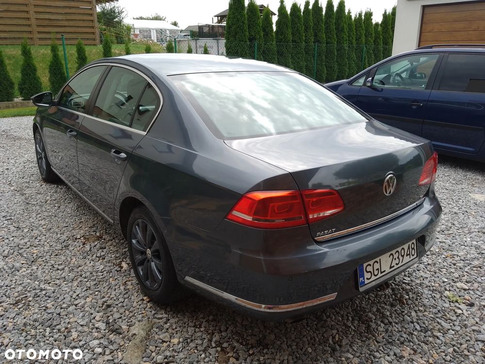 Volkswagen Passat 1.6 TDI DPF BlueMot Highline - 8
