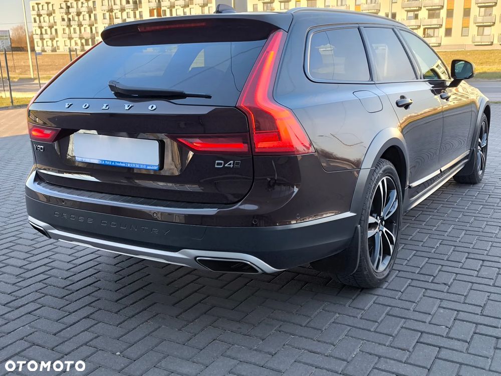 Volvo V90 Cross Country - 13
