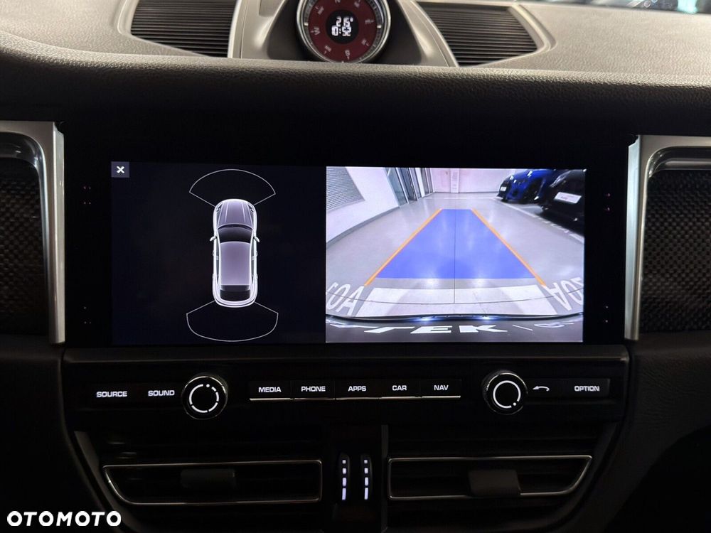 Porsche Macan - 24