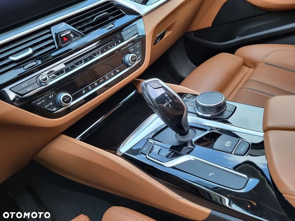 BMW Seria 5 530d xDrive Luxury Line - 25