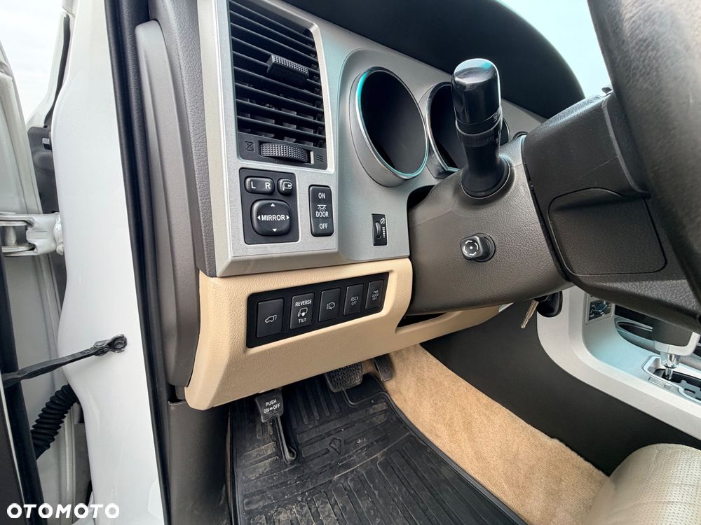Toyota Sequoia - 22