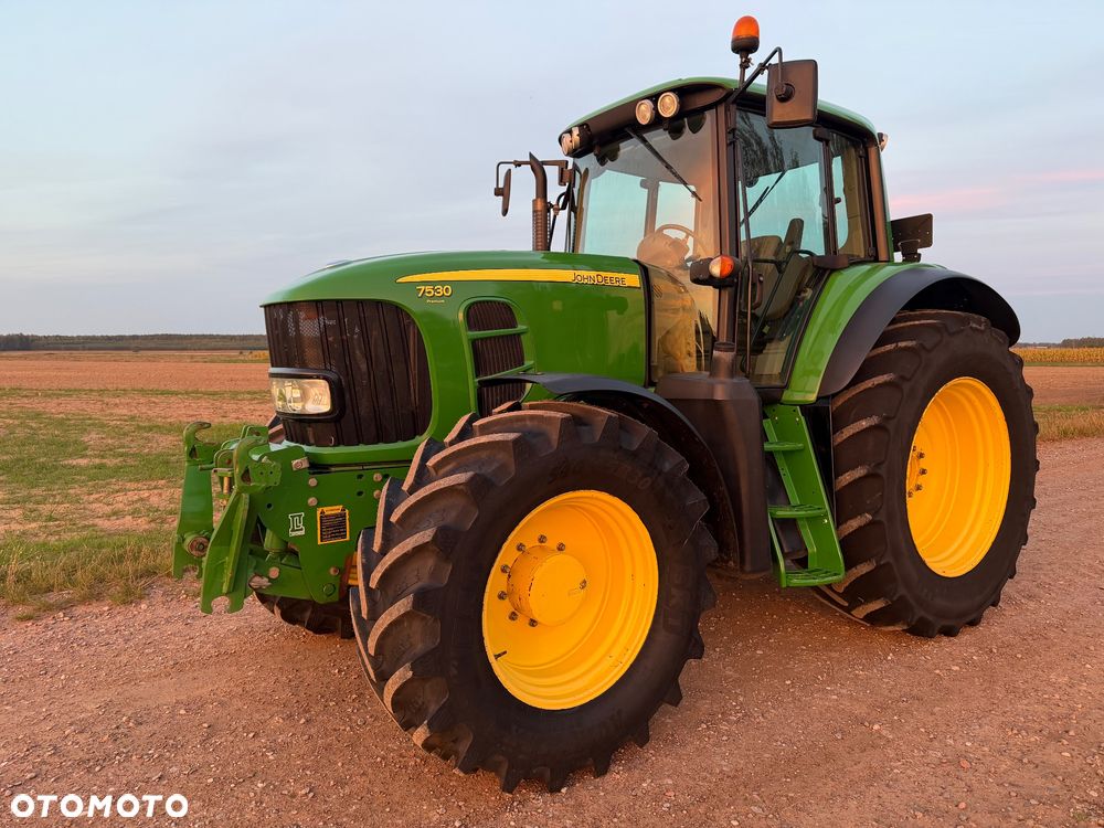 John Deere 7530