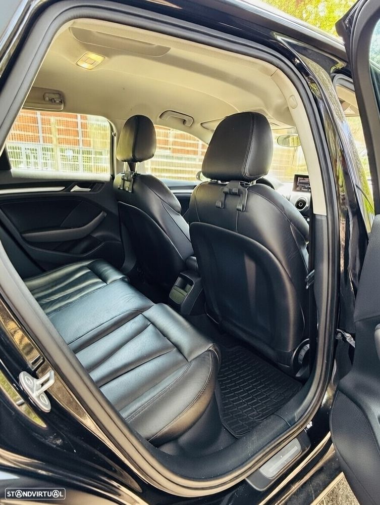 Audi A3 Sportback 1.6 TDI S tronic S line Sport Pack - 4