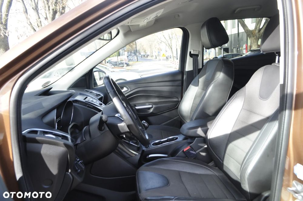 Ford Kuga 1.6 EcoBoost 2x4 Titanium - 10