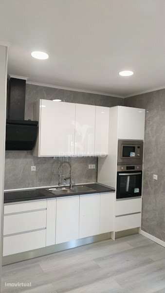 Apartamento T1 Remodelado com Varanda e Elevador no Centro da Amadora - Grande imagem: 3/24