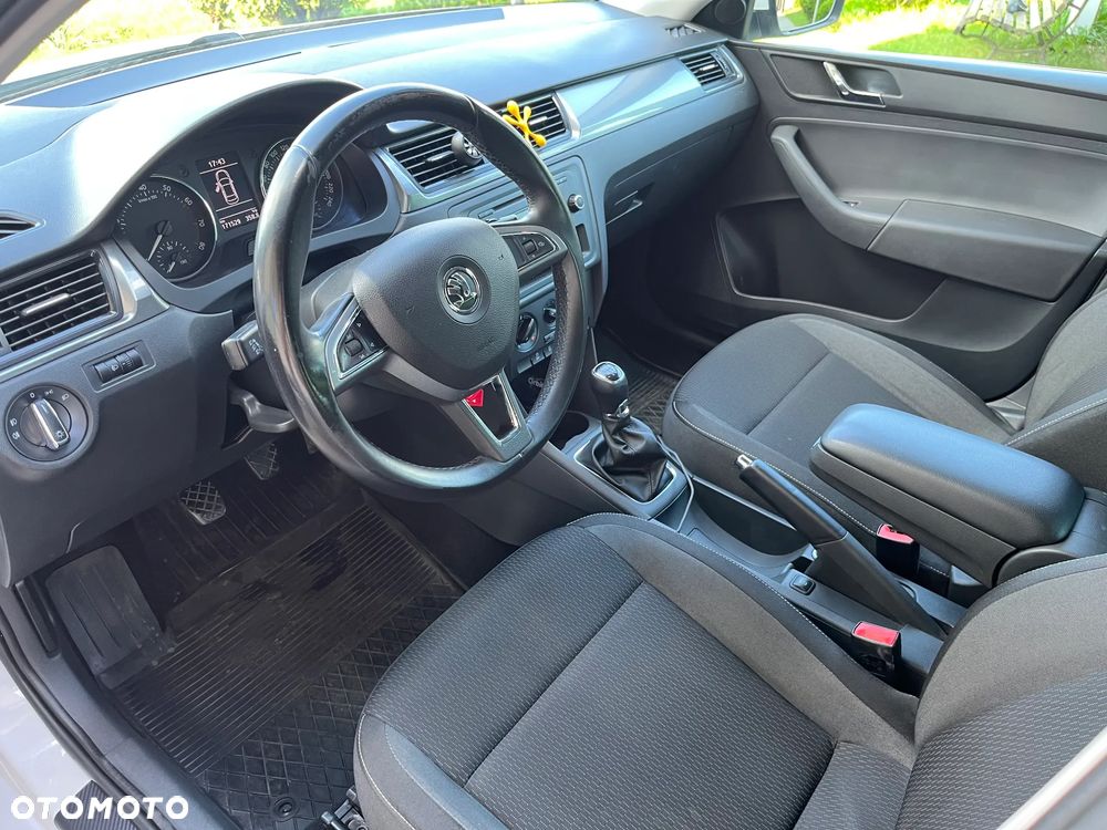Skoda RAPID 1.2 Ambition - 10
