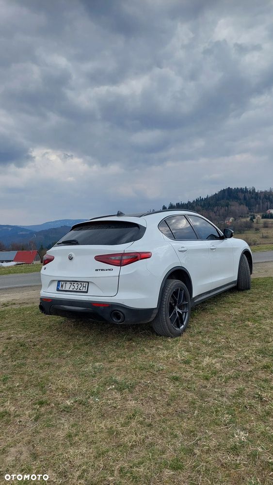Alfa Romeo Stelvio - 4