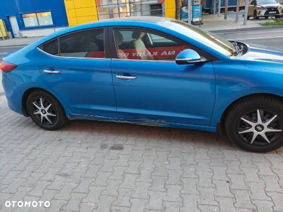 Hyundai Elantra 1.6 CRDi Premium - 3