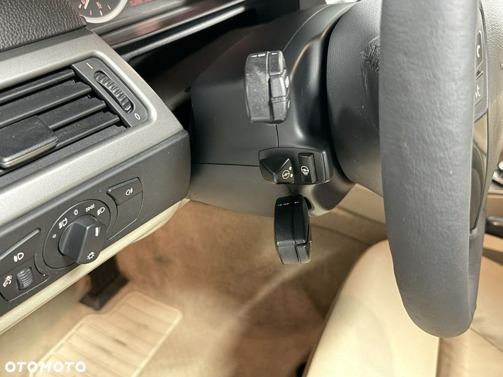 BMW Seria 5 525i Touring - 39