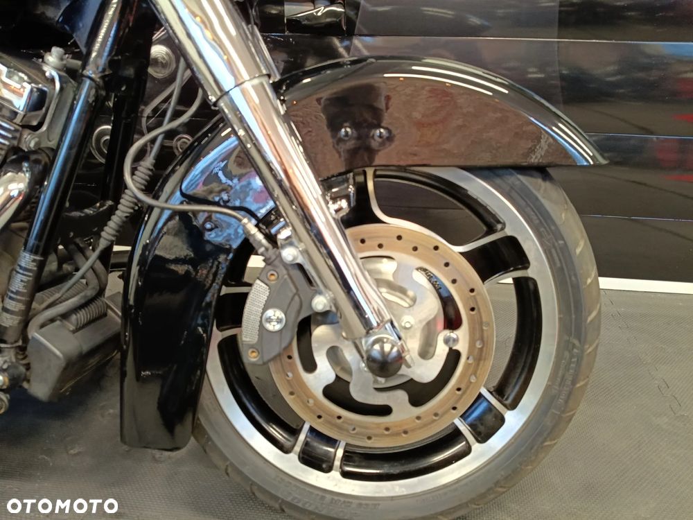 Harley-Davidson Touring Street Glide - 29