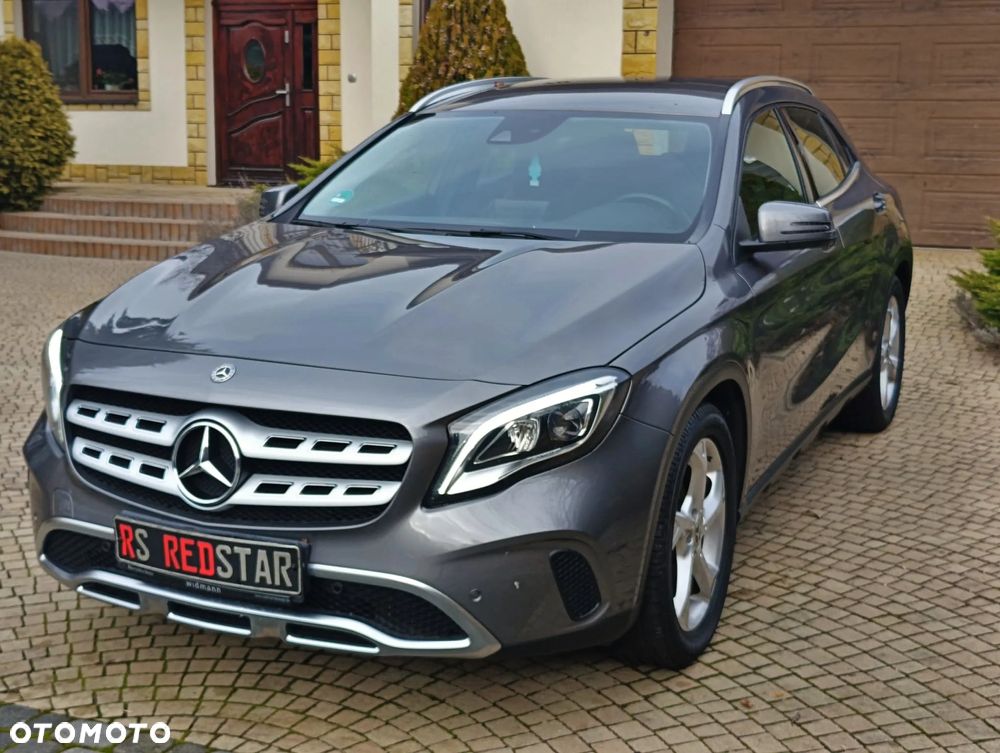 Mercedes-Benz GLA 200 Urban - 1