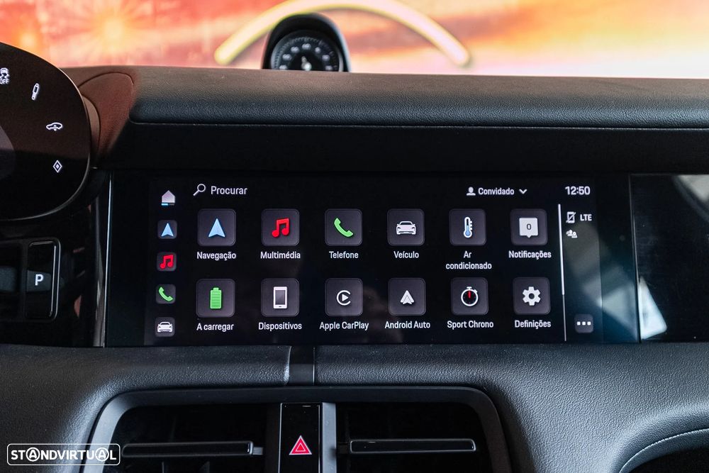 Porsche Taycan Cross Turismo 4 - 16