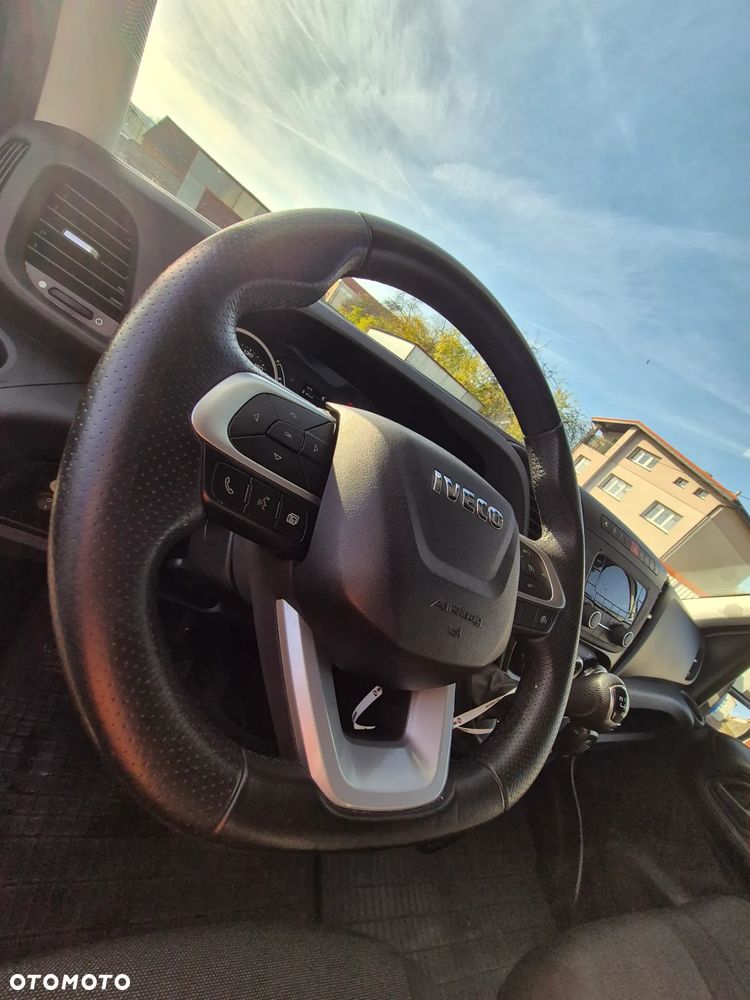 Iveco DAILY PLANDEKA 12EP 3.0 180KM MANUAL SERWIS ASO BEZWYPADKOWY ZADBANY 2023 PODUSZKI FV23% KLIMA WEBASTO 35S18 FULL LED - 19