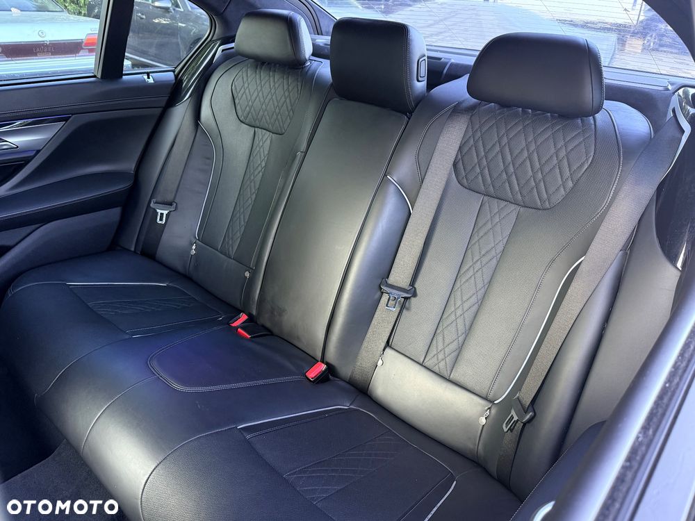 BMW Seria 7 740Li - 8