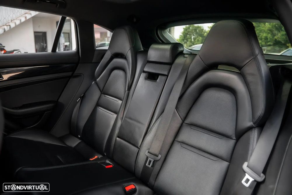 Porsche Panamera Sport Turismo 4 E-Hybrid Platinum Edition - 28