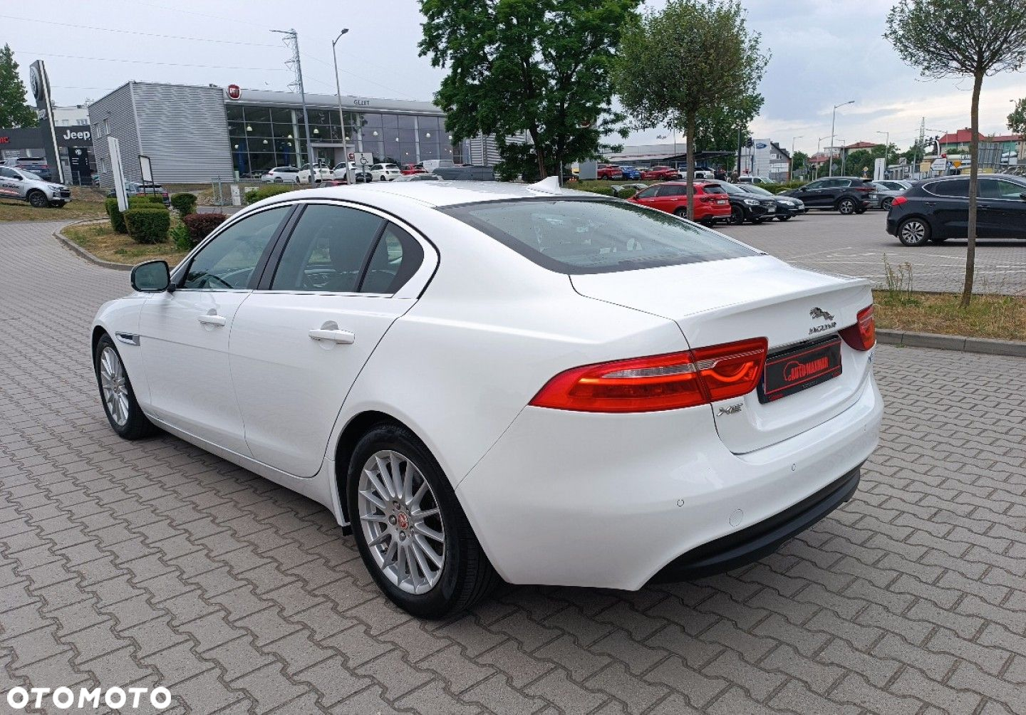 Jaguar XE - 12