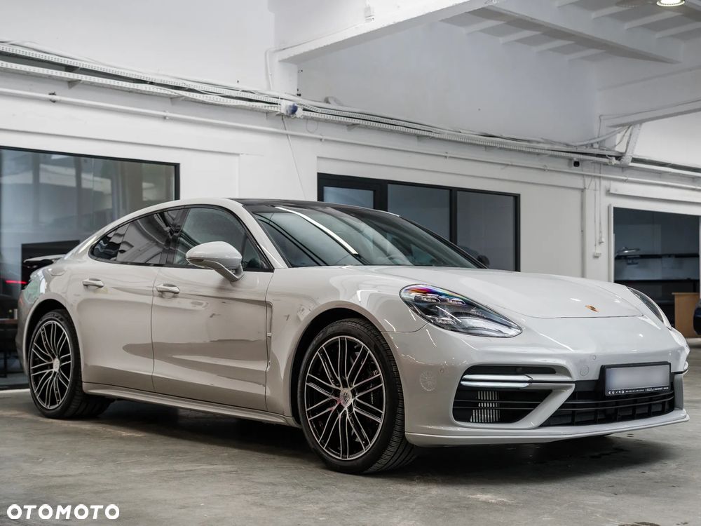 Porsche Panamera - 1