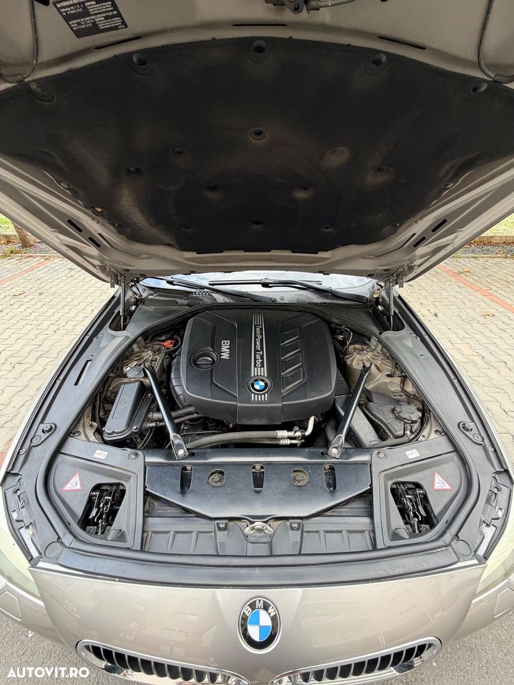 BMW Seria 5 525d xDrive - 14