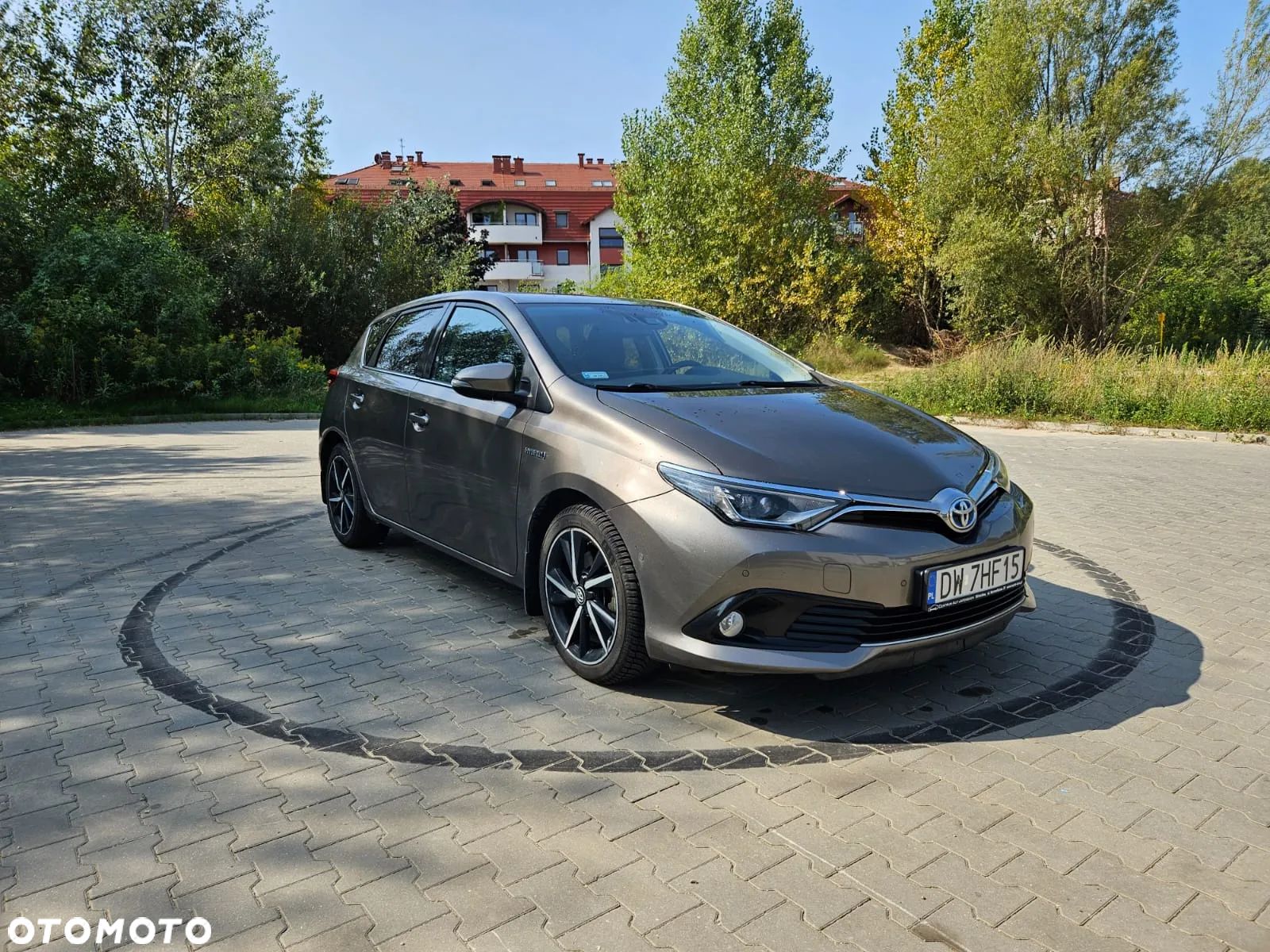 Toyota Auris Hybrid 135 Premium - 1