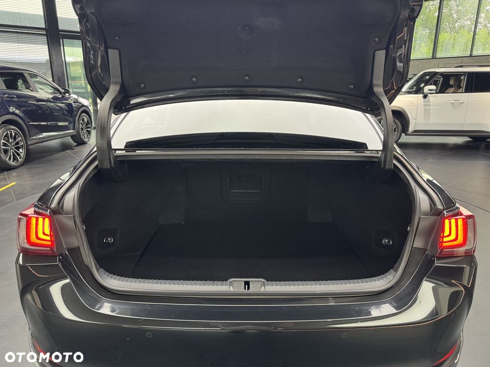 Lexus ES 300h Business Edition - 20