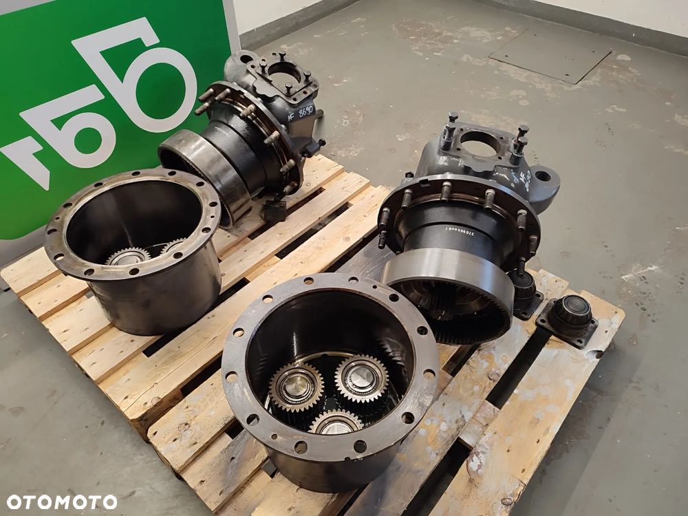 Zwolnica 7700607902 Zwrotnica 7600645001 7700608601 Massey Ferguson 8690 - 7