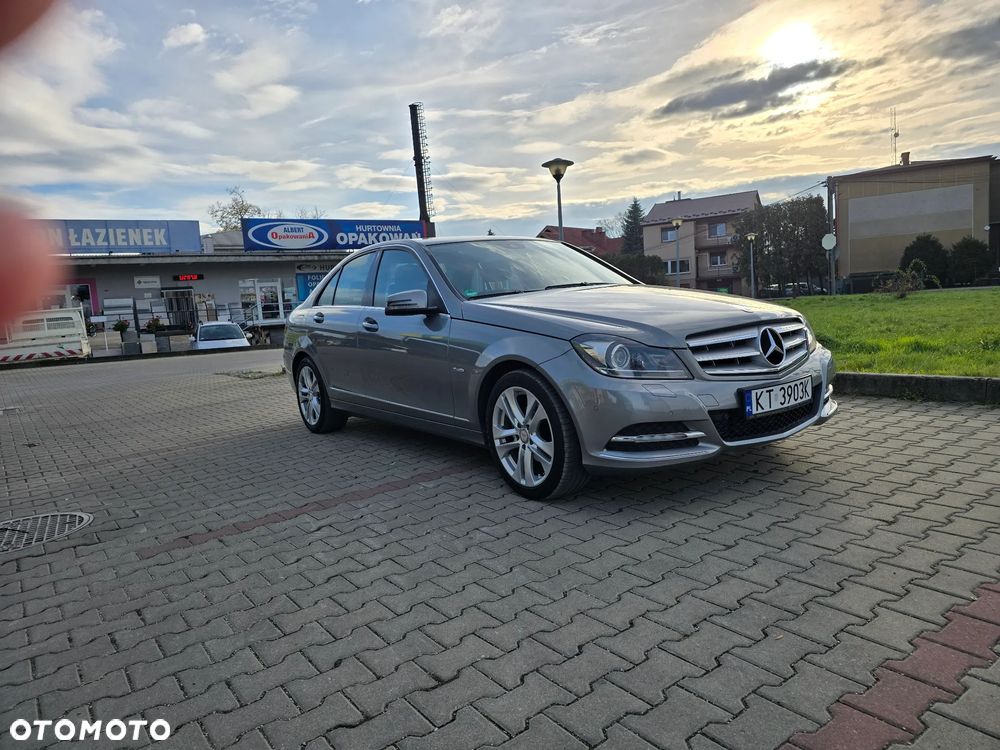 Mercedes-Benz Klasa C 180 CGI BlueEff Avantgarde - 3