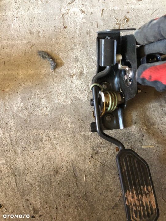 Pedał gazu Toyota Corolla Verso 05r - 2