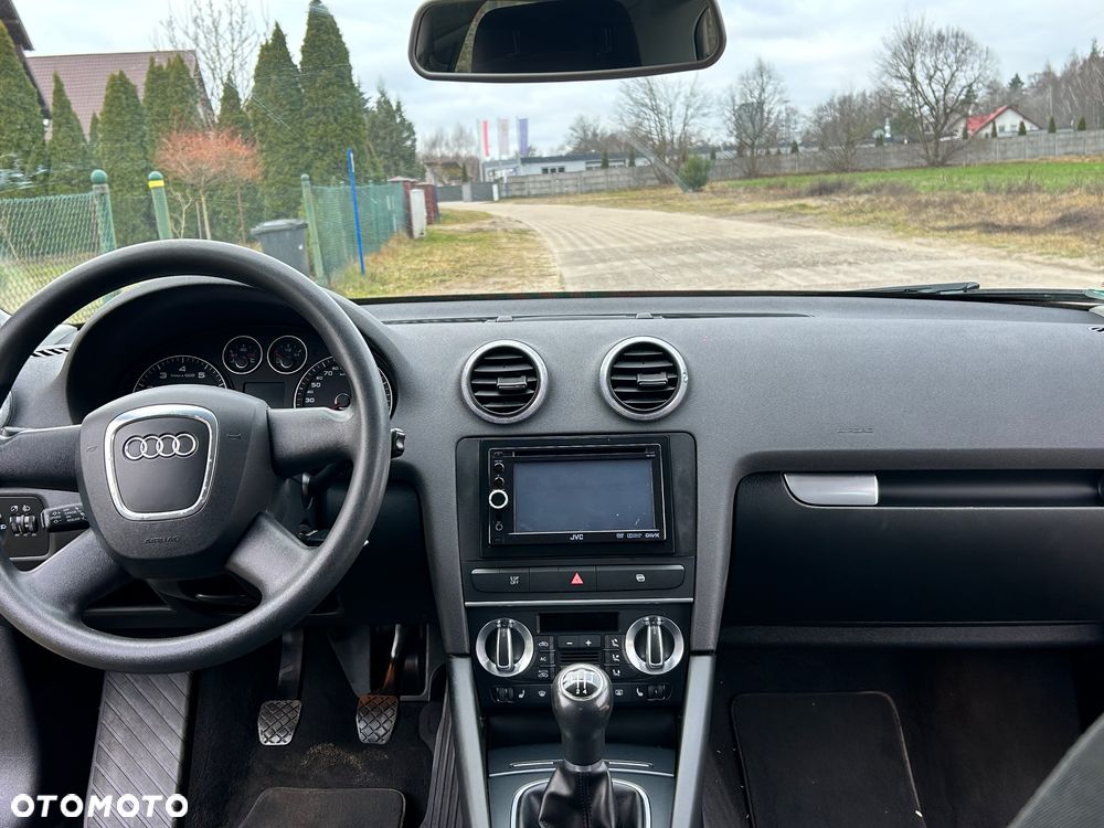 Audi A3 3-drzwiowe 1.6 Attraction - 22