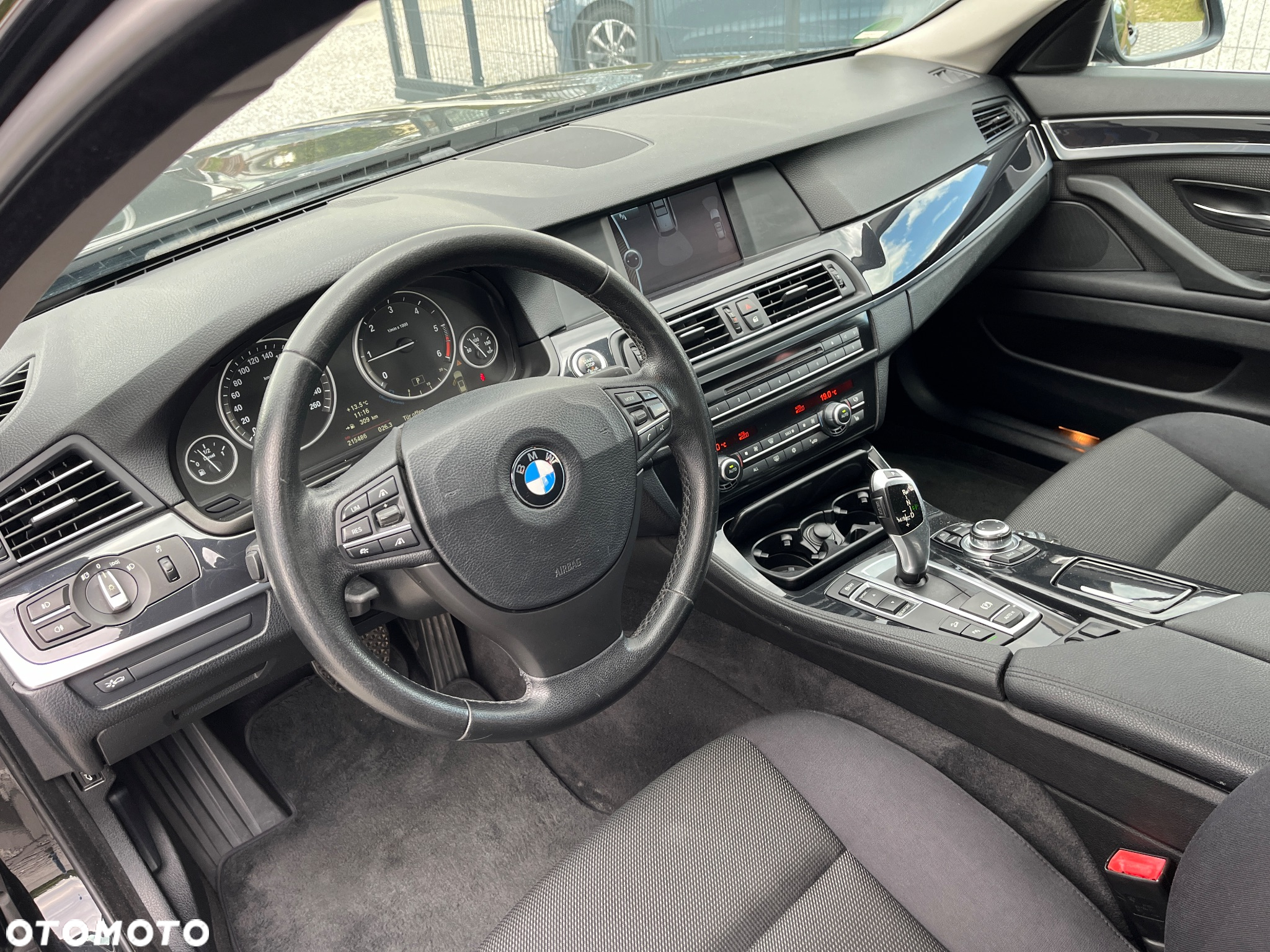 BMW Seria 5 525d xDrive Touring - 17