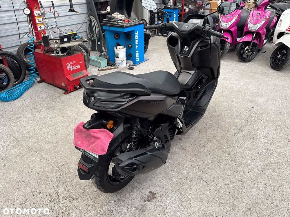 Yamaha NMAX - 8
