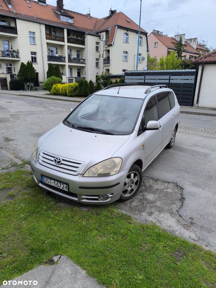 Toyota Avensis 2.0 D-4D - 1