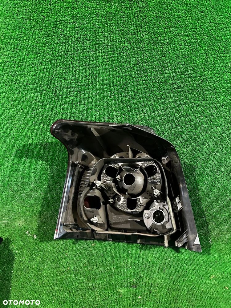 LAMPA TYŁ TYLNA PRAWA TOYOTA AVENSIS T25 SEDAN - 5