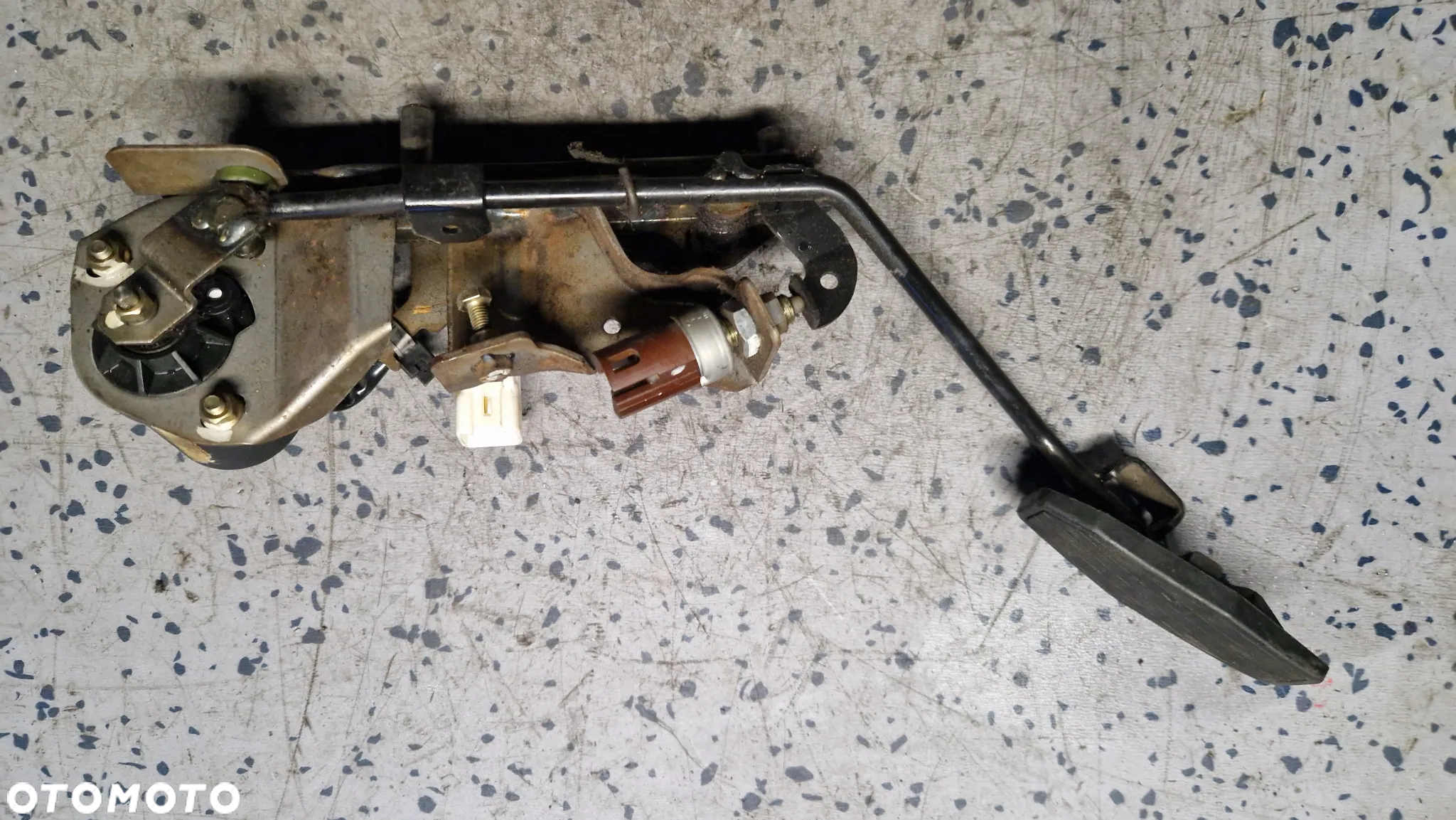 MAZDA 323 F POTENCJOMETR GAZU 198300-7100 - 2