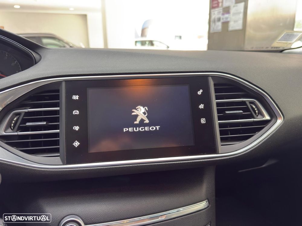 Peugeot 308 1.2 PureTech Style J17 - 17