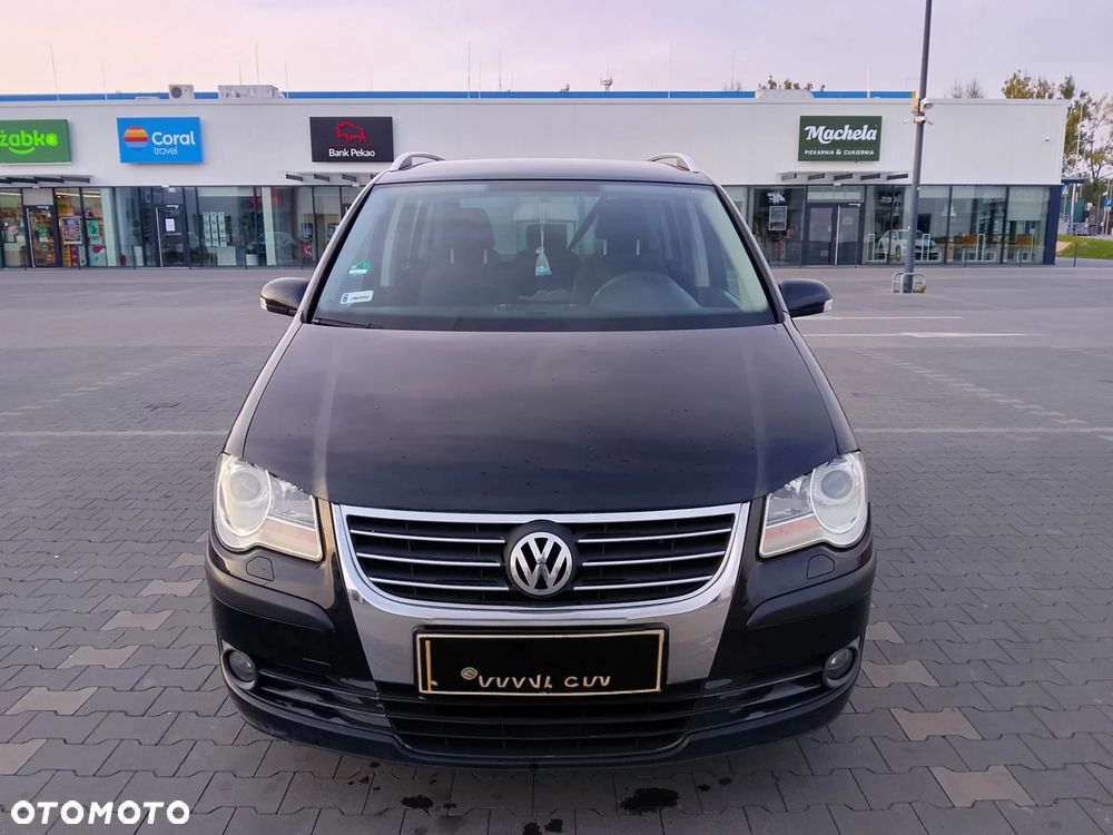 Volkswagen Touran - 1
