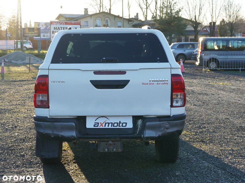 Toyota Hilux - 12