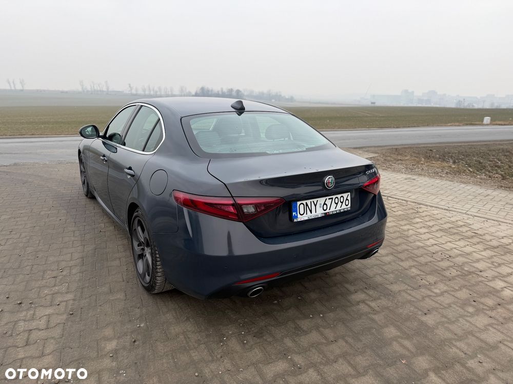 Alfa Romeo Giulia 2.2 Super - 11