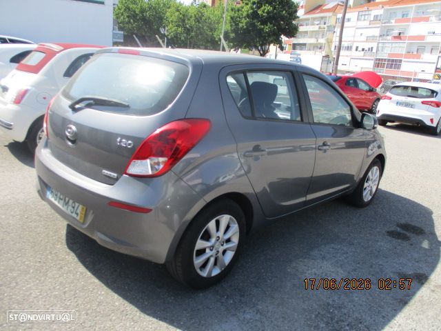 Hyundai i20 1.1 CRDi Blue Access+Bluetooth - 4