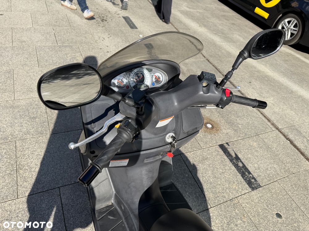 Suzuki Burgman - 5