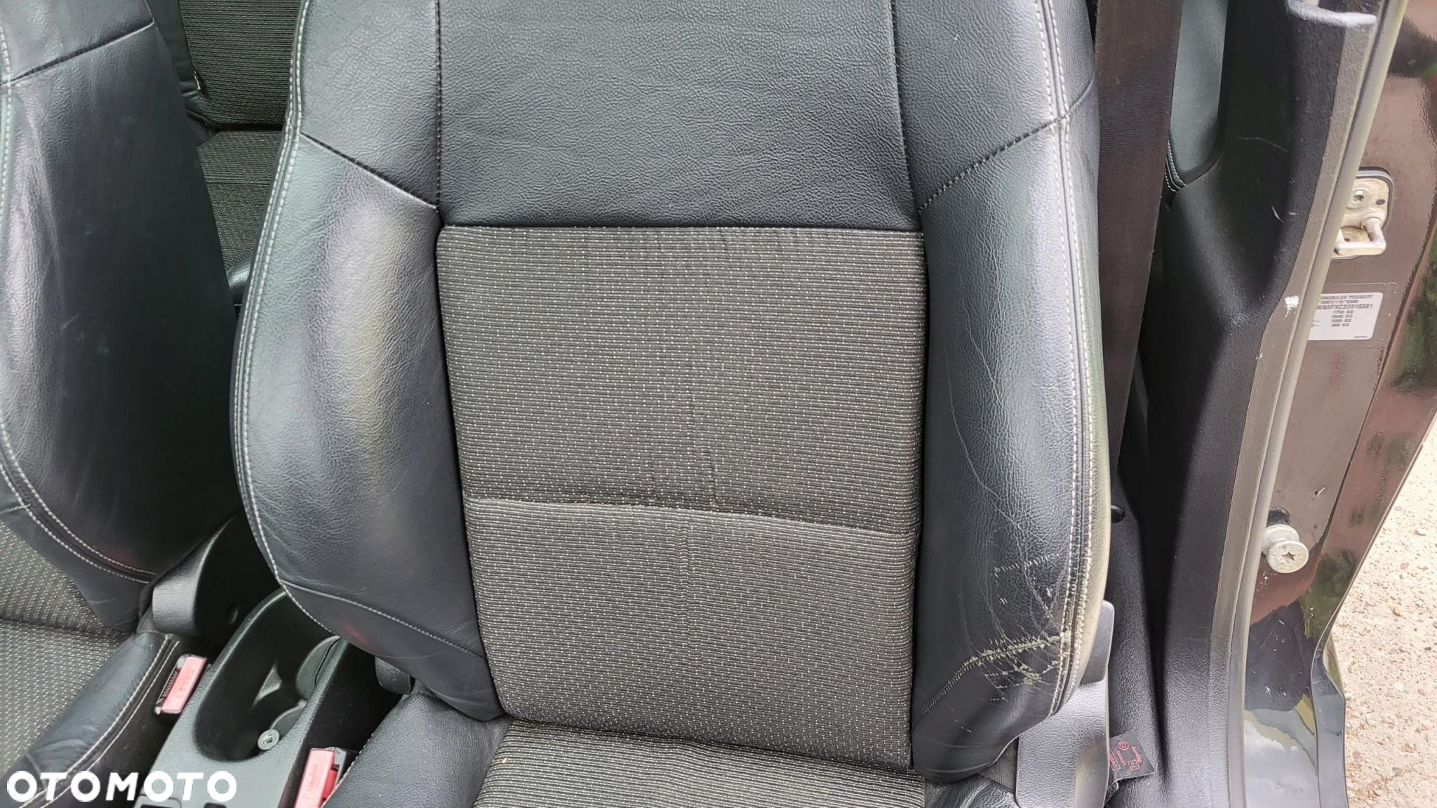 Fotele Kanapa Komplet Pół Skóry Peugeot 207 3D - 2