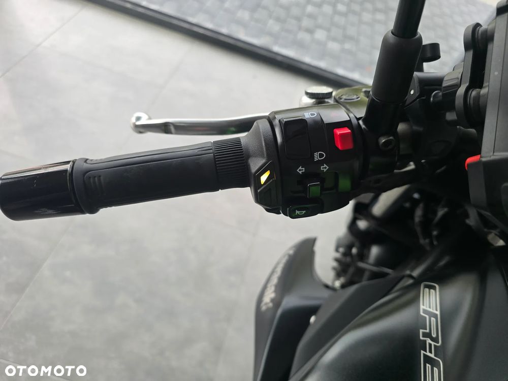 Kawasaki ER - 26