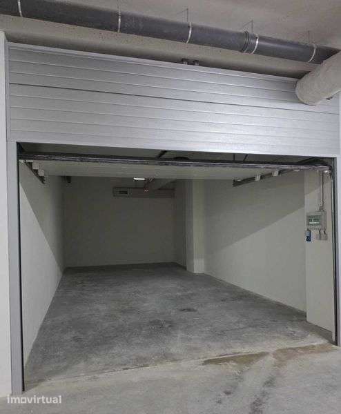 Garagem fechada Brito Capelo - Grande imagem: 4/6